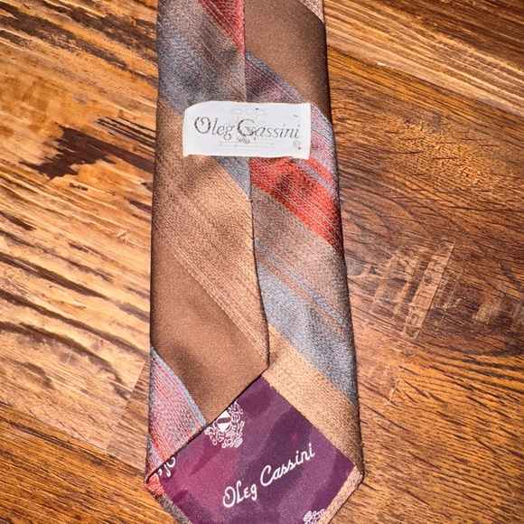Vintage Oleg Cassini Elegant Striped Tie in Striped - Picture 2 of 2